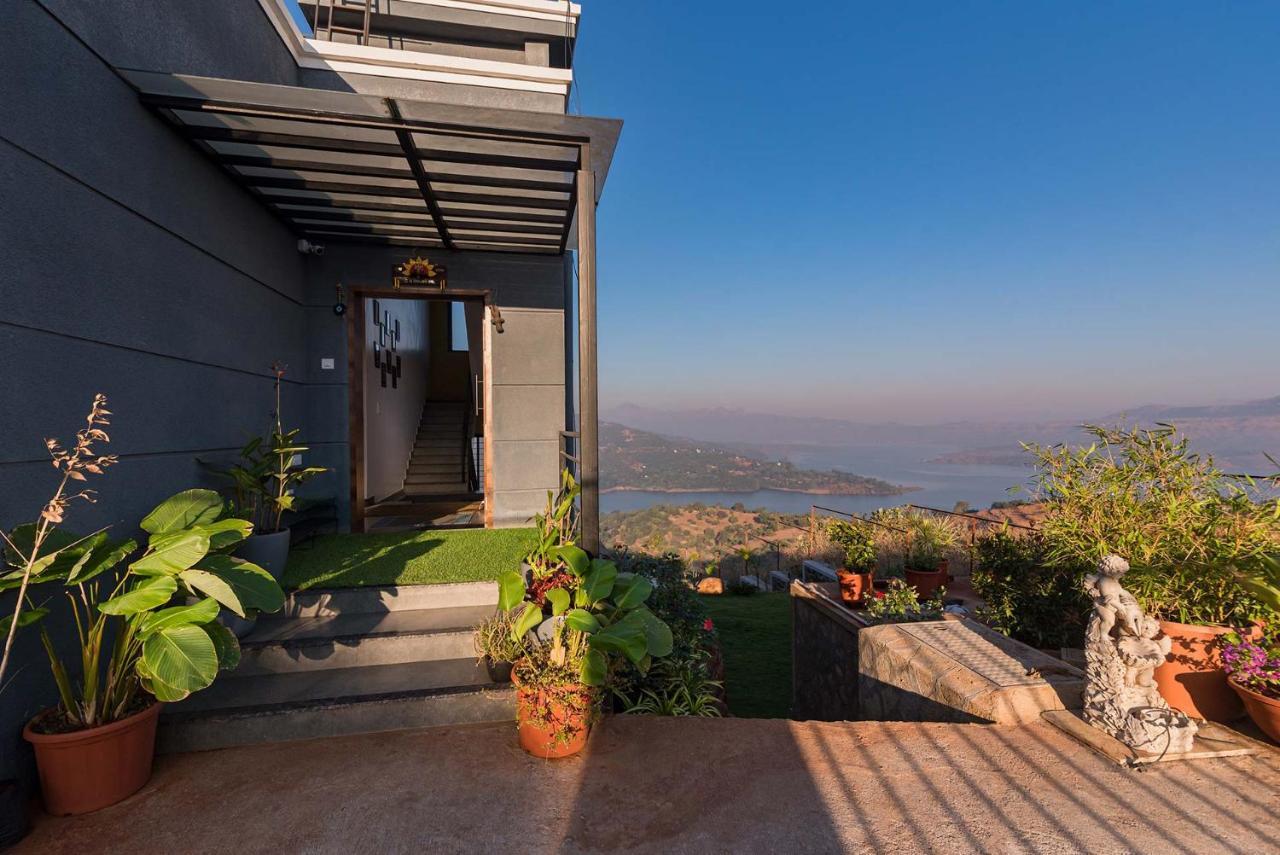 Eyes On The Lake By Stayvista - A Hillside Villa With A Captivating View Of The River Пюн Екстериор снимка