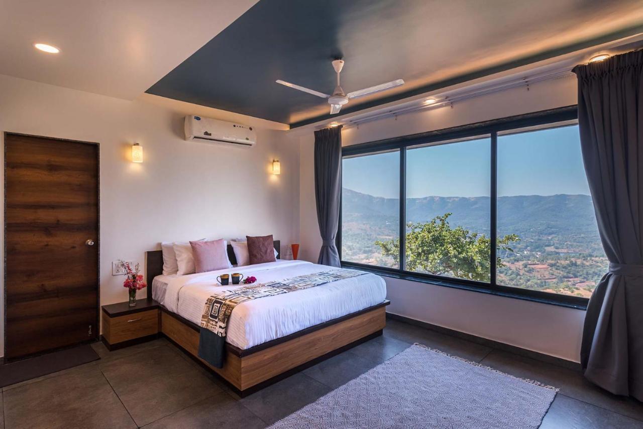 Eyes On The Lake By Stayvista - A Hillside Villa With A Captivating View Of The River Пюн Екстериор снимка