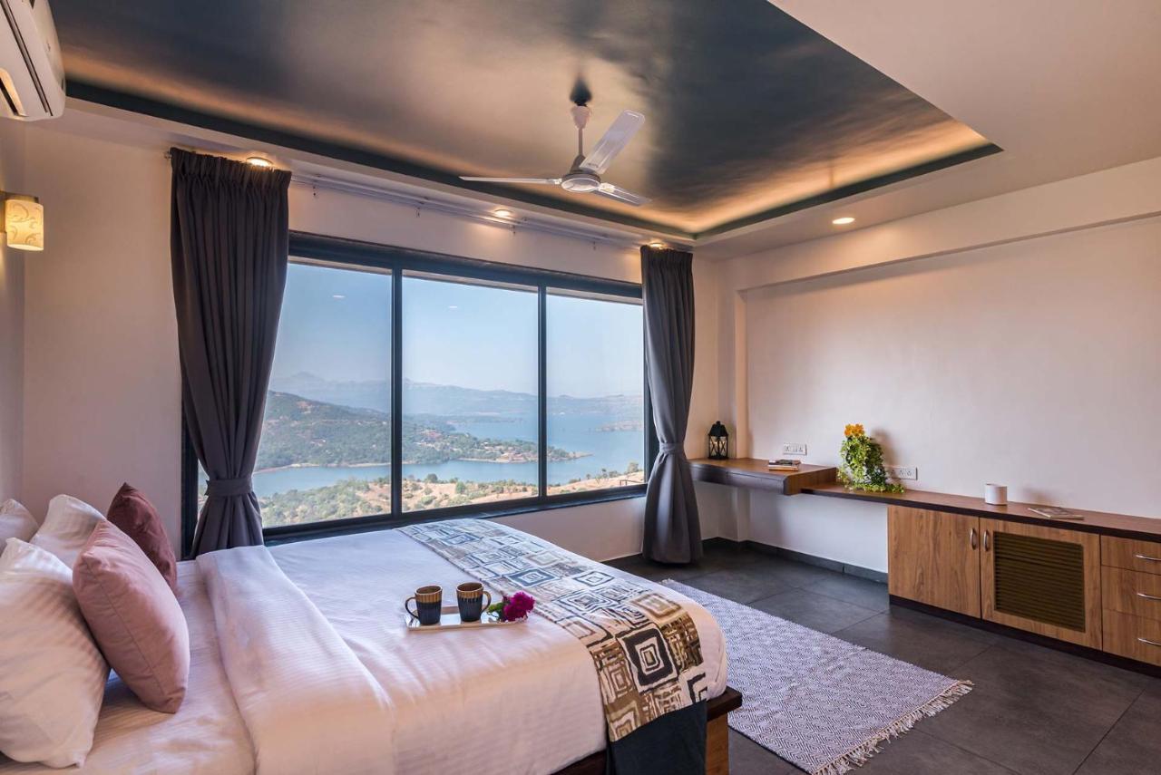 Eyes On The Lake By Stayvista - A Hillside Villa With A Captivating View Of The River Пюн Екстериор снимка