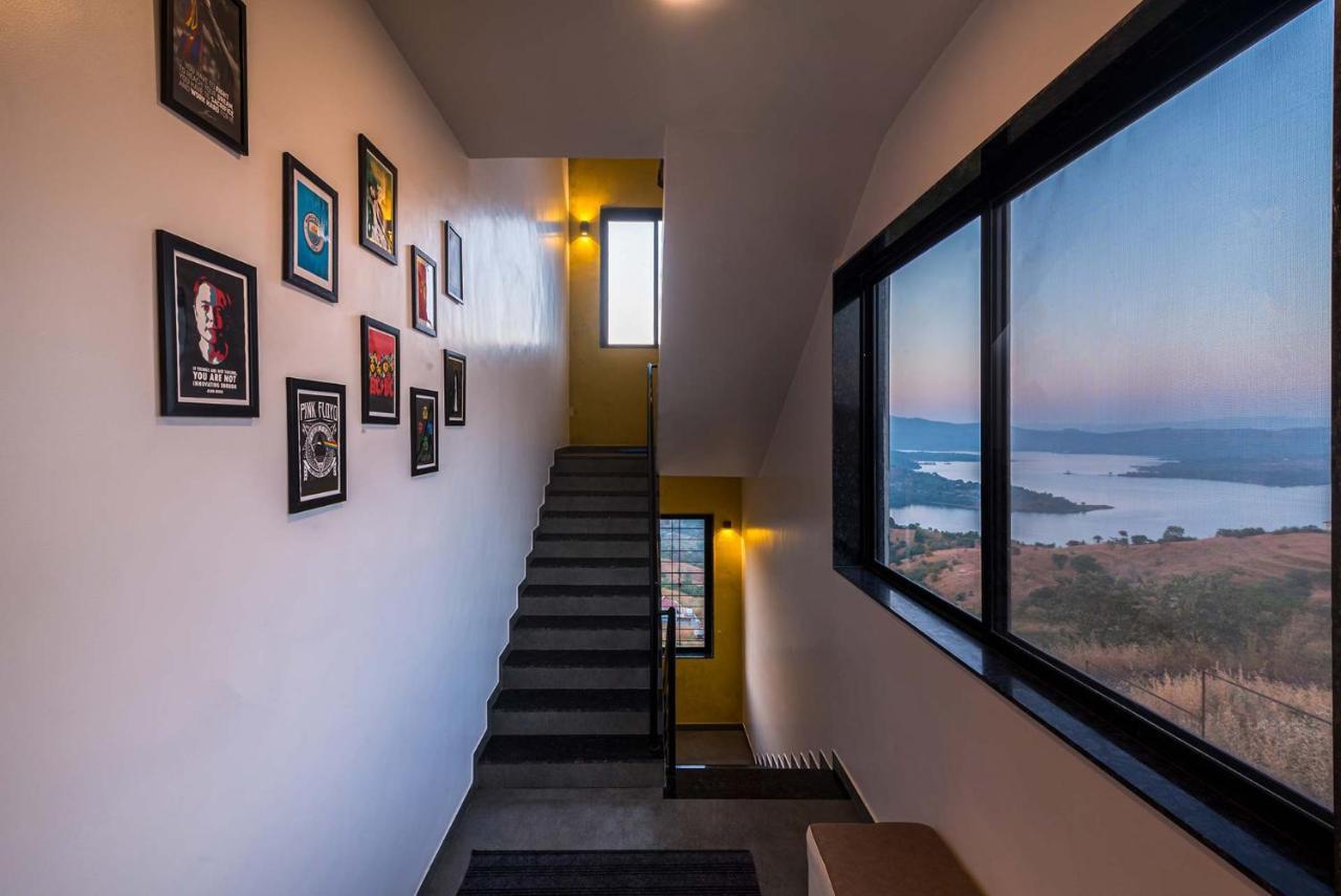 Eyes On The Lake By Stayvista - A Hillside Villa With A Captivating View Of The River Пюн Екстериор снимка